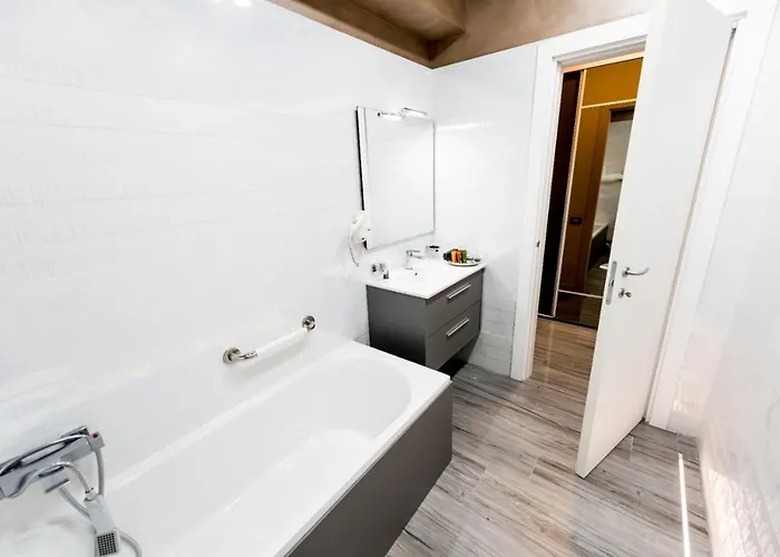 Summer 605 White Tower