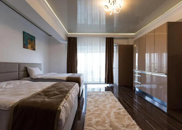 Summer 605 White Tower Mamaia