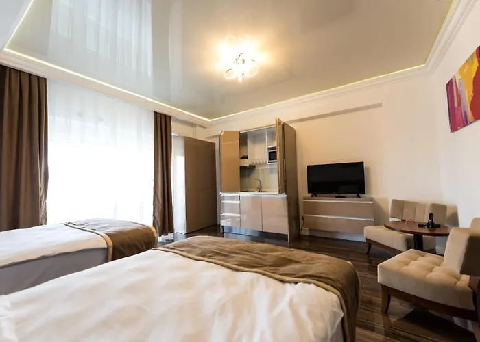 Summer 605 White Tower *